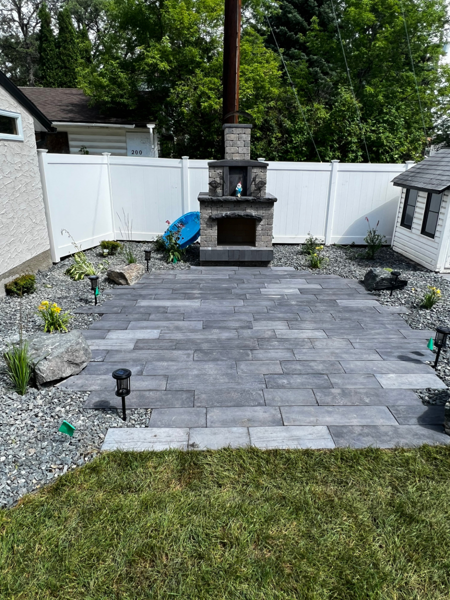 winnipeg-outdoor-fireplace-installation
