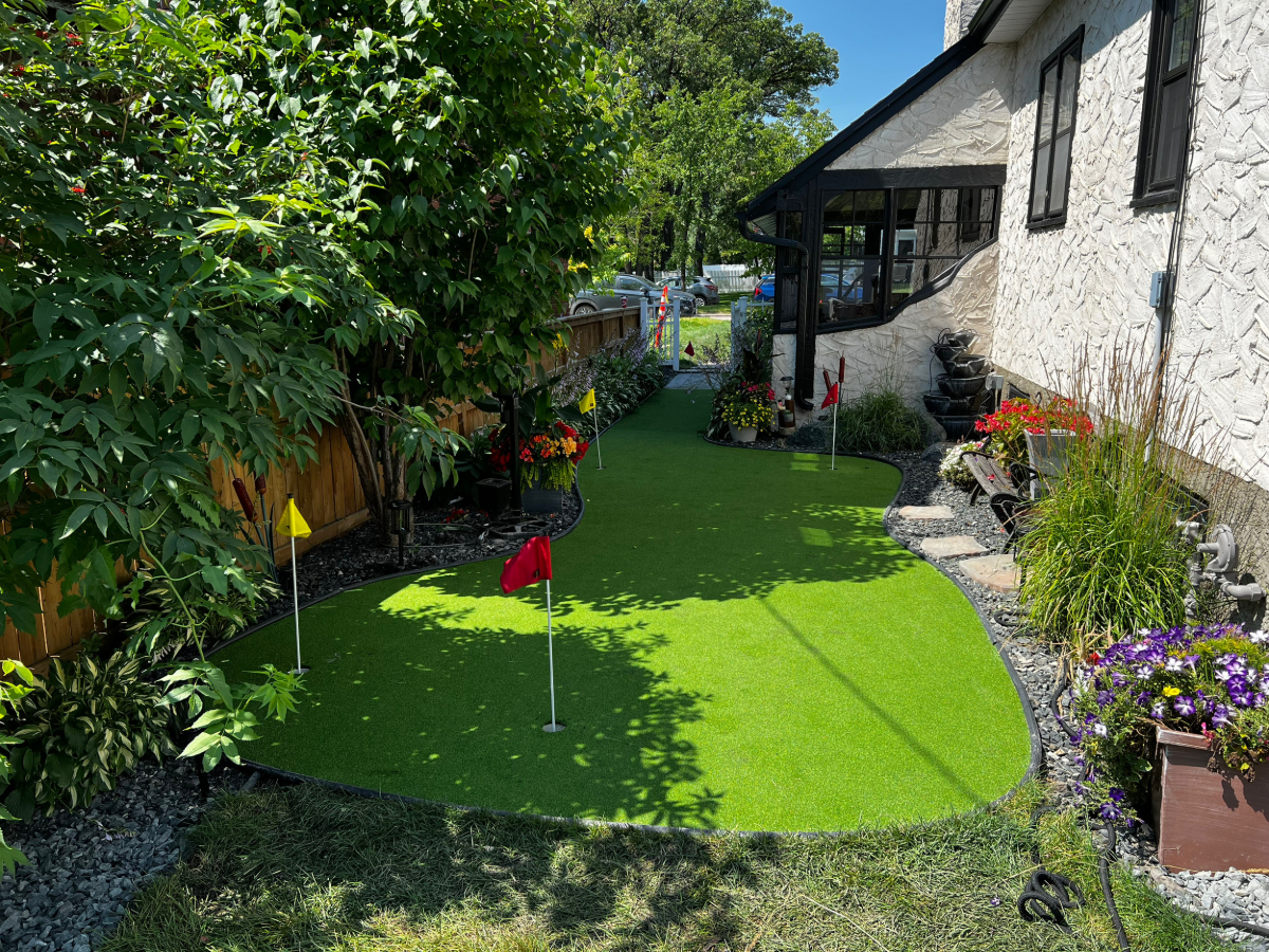 winnipeg-putting-green-installation